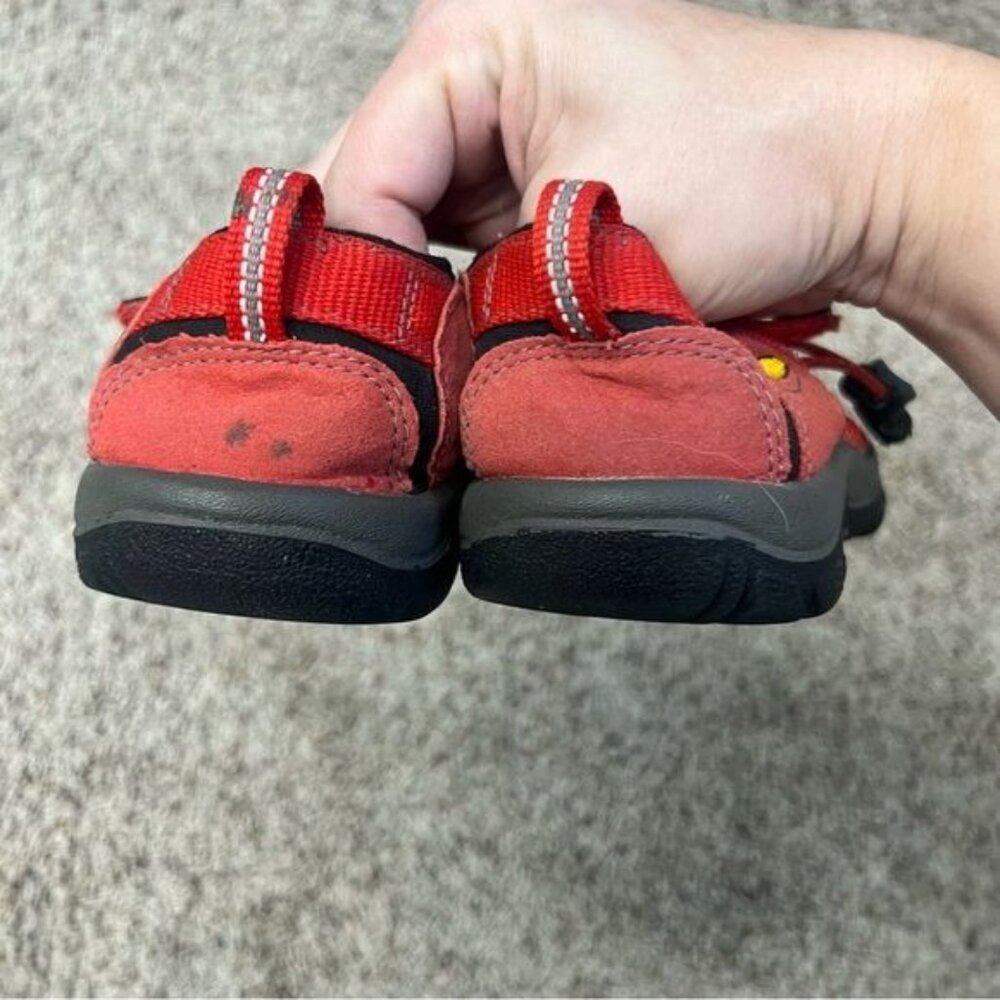 Keen Newport Youth Kids Hiking Water Sandals in Red, Size 2 - Picture 3 of 8